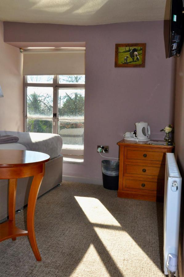 The Hollybush Inn And B&B Priors Marston Экстерьер фото