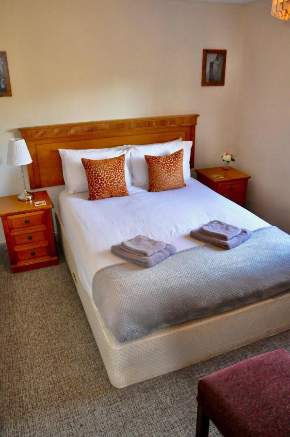 The Hollybush Inn And B&B Priors Marston Экстерьер фото