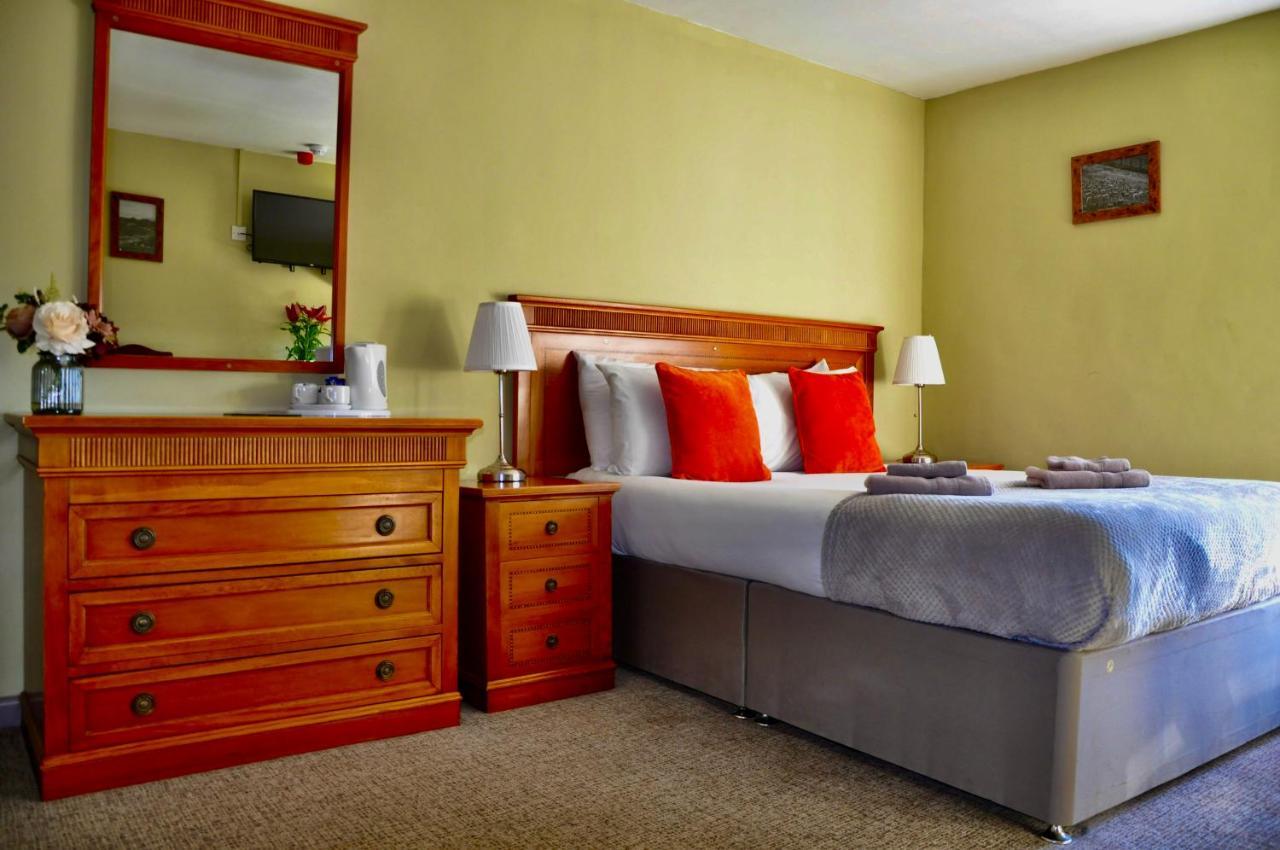 The Hollybush Inn And B&B Priors Marston Экстерьер фото