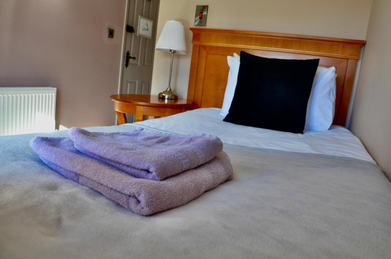 The Hollybush Inn And B&B Priors Marston Экстерьер фото