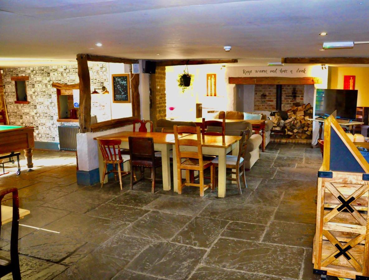The Hollybush Inn And B&B Priors Marston Экстерьер фото