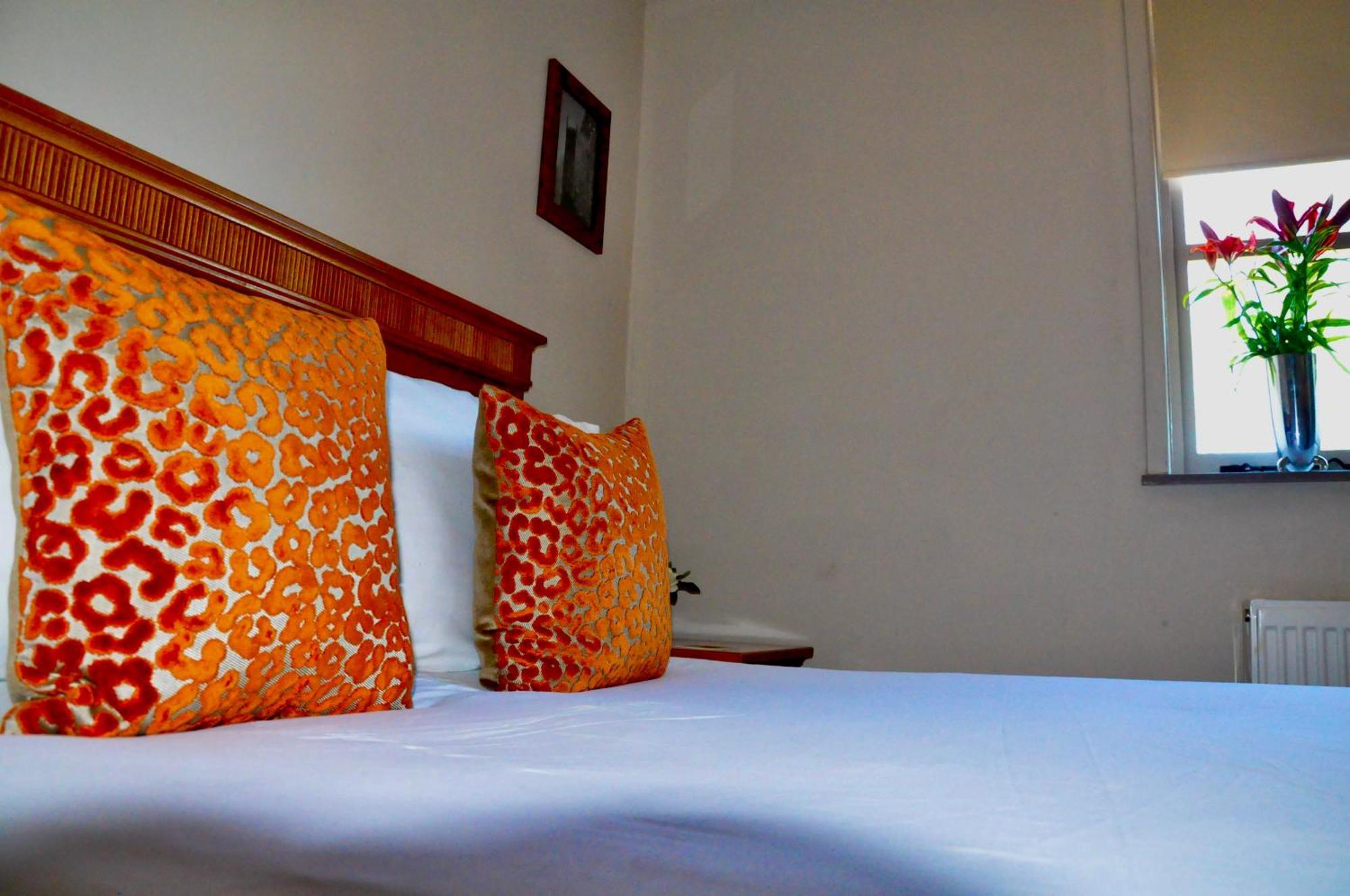 The Hollybush Inn And B&B Priors Marston Экстерьер фото