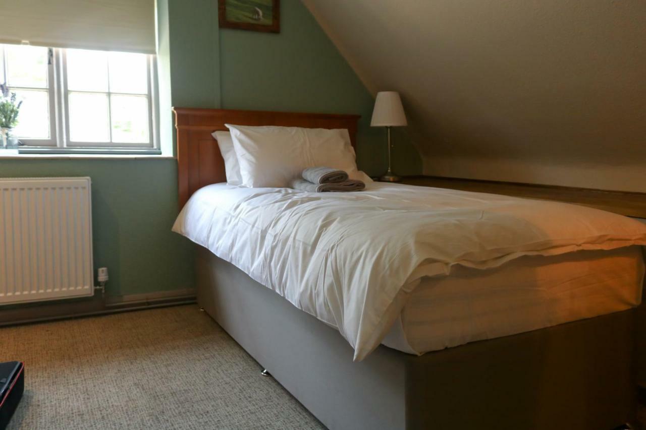 The Hollybush Inn And B&B Priors Marston Экстерьер фото